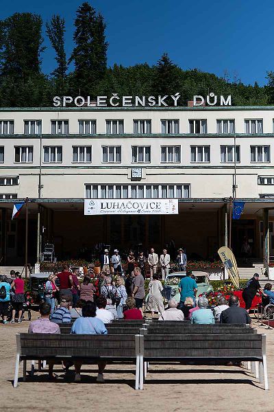 Automobilové skvosty byly k vidění v sobotu v lázeňském městě, kde se při závěru akce Concours d’Elegance Luhačovice 2026 představilo více než 50 historických automobilů z několika evropských zemí.