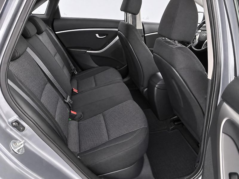 Hyundai i30 1,4 CVVT 73KW NAVI ORIG. ALU - fotka 9 z 27