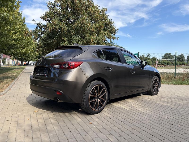 Mazda 3 2.0 121kw Center-Line - fotka 11 z 30