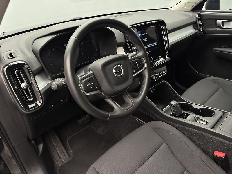 Volvo XC40 T3 MOMENTUM CZ 1.maj - fotka 22 z 47
