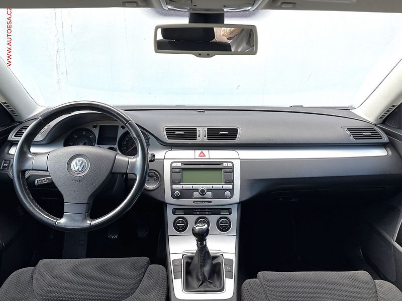 Volkswagen Passat (2007) 1.9 TDi, Comfortline - fotka 8 z 14