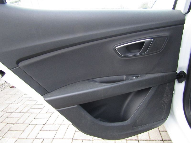 Seat Leon (2014) 16 TDI 77kW - fotka 20 z 35