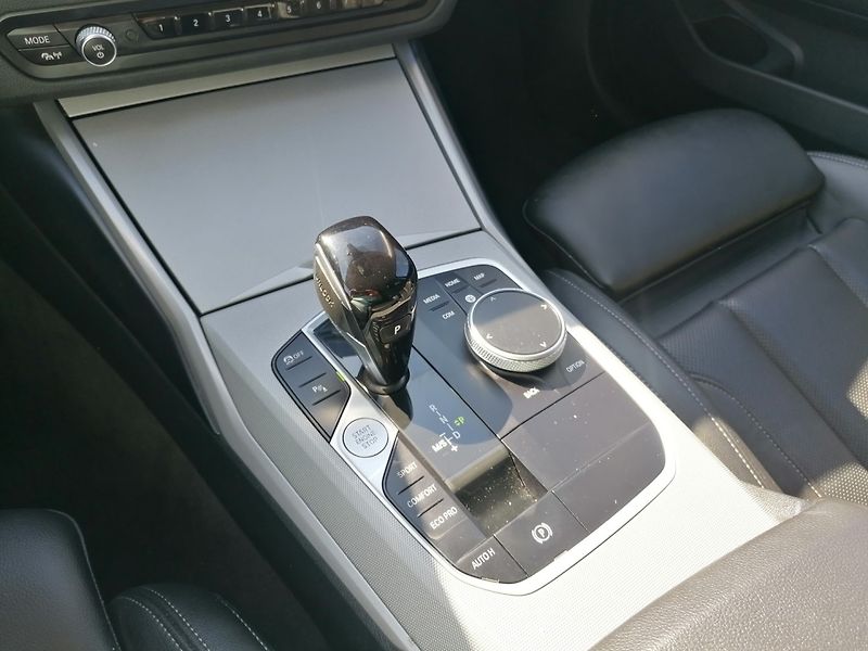 BMW Řada 3 (2022) 2.0 318D A/T Kůže - fotka 11 z 34