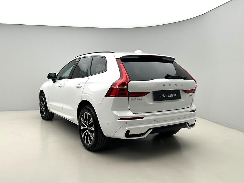 Volvo XC60 B5 AWD PLUS DARK AUT 1.maj. - fotka 11 z 43