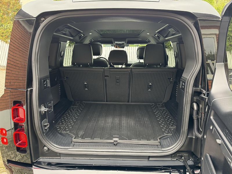 Land Rover Defender D300-R DYNAMIC-BLACK-R22 - fotka 39 z 41