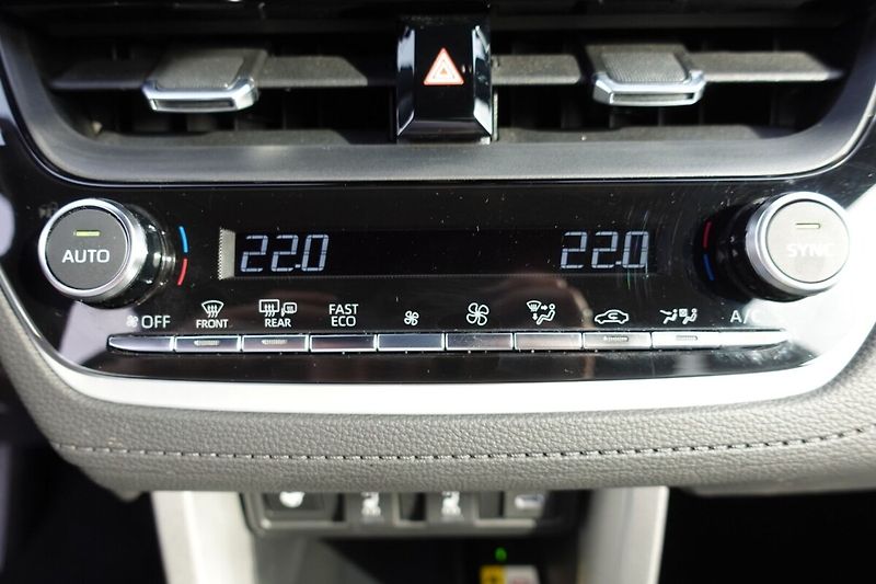 Toyota Corolla Cross 1,8 HEV Comfort Tech FWD - fotka 24 z 33