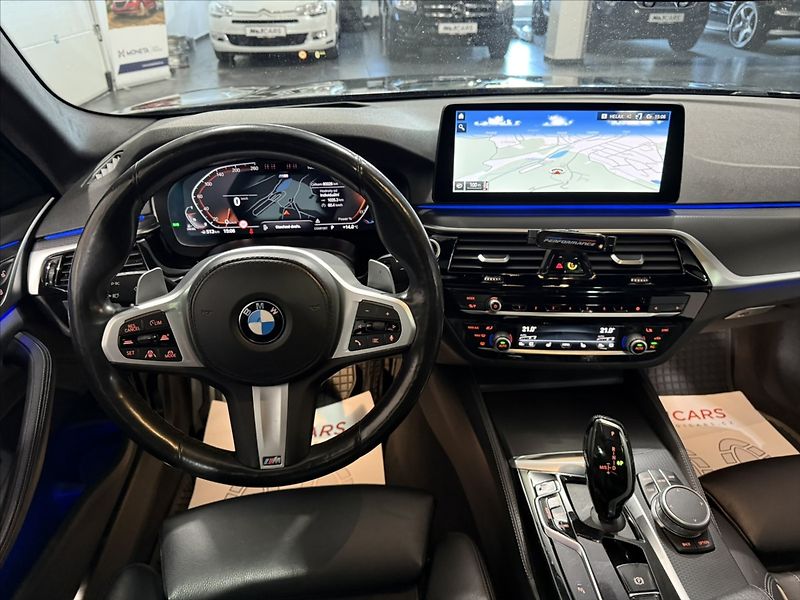 BMW Řada 5 3,0   530D M-PAKET PANO LASER - fotka 30 z 48