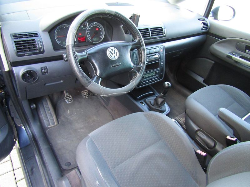 Volkswagen Sharan (2004) 1.9 TDI 85kW 7 SEDADEL - fotka 13 z 35