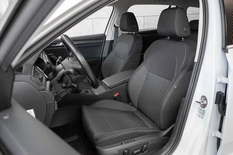 Škoda Superb 2.0 TDI REZERVACE - fotka 10 z 43