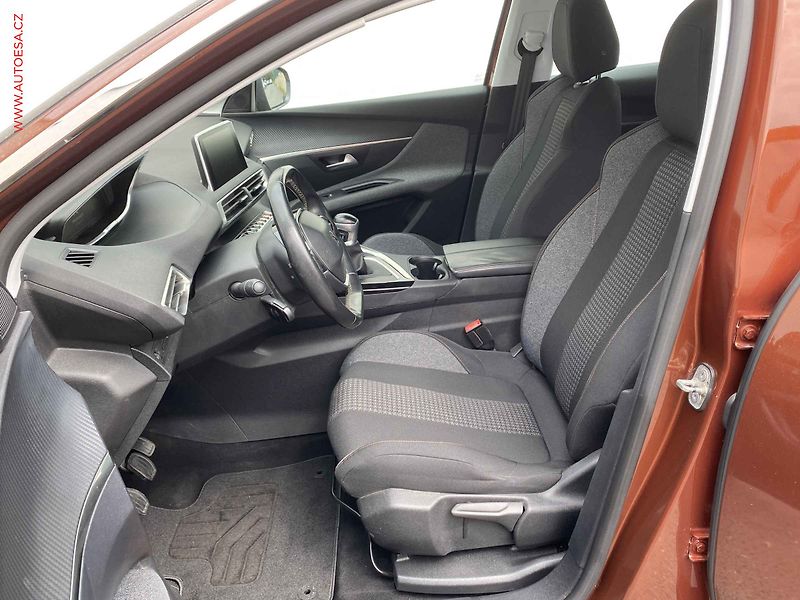 Peugeot 3008 (2017) 1.2 PT, Active, TZ, navi - fotka 9 z 18