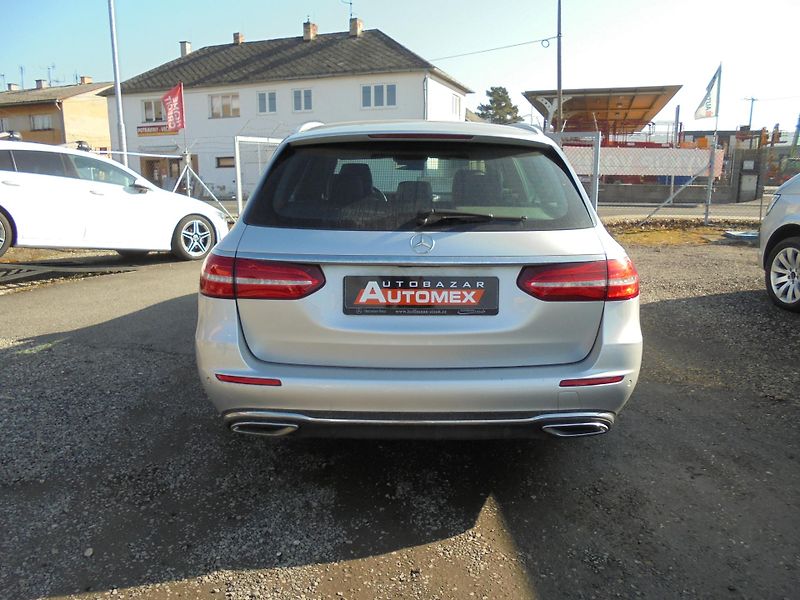Mercedes-Benz Třídy E (2017) 220D - 4MATIC - SUPER VÝBAVA - fotka 6 z 11