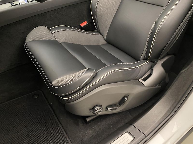 Volvo XC60 T6 AWD RECHARGE DARK PLUS AUT - fotka 25 z 63