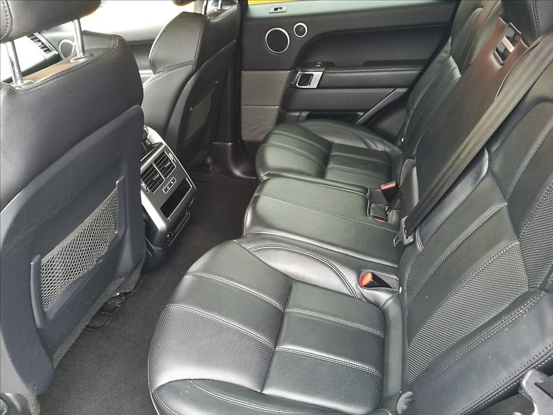 Land Rover Range Rover Sport 3,0 V6 Sport - fotka 17 z 22