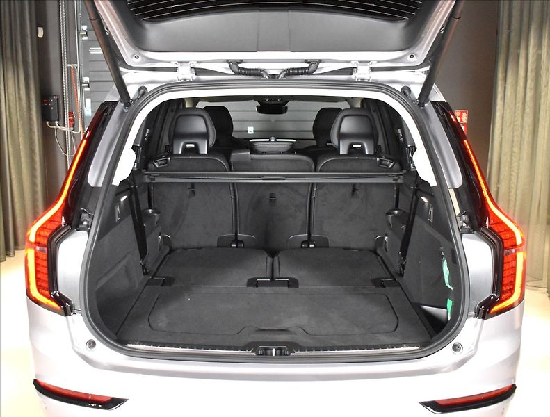 Volvo XC90 (2026) 2,0 T8  Plus Dark - fotka 5 z 35