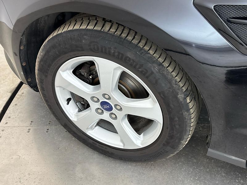 Ford S-MAX Titanium AT - fotka 26 z 28