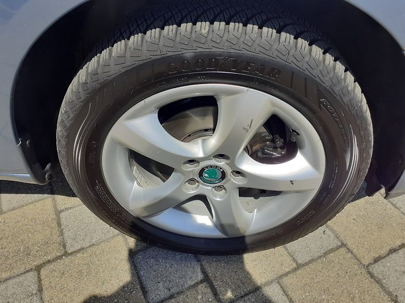 Škoda Fabia (2009) KOMBI 1.4 16V - fotka 19 z 30