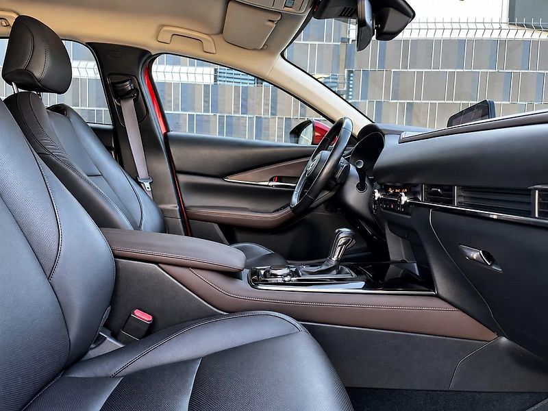 Mazda CX-30 (2021) 2.0 SKYACTIV-G 110 kW COSMO - fotka 11 z 32
