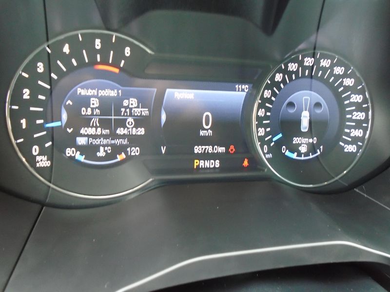 Ford S-MAX 2,0EcxoBlue 140kW 8A Vignale - fotka 26 z 46