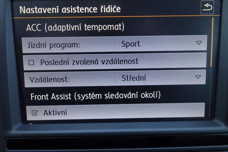 Volkswagen Passat 2.0TDi Highline 110kW DSG LED - fotka 13 z 23