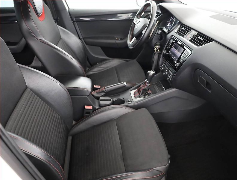 Škoda Octavia (2013) RS 2.0 TDI, Automat, Xenony - fotka 7 z 18