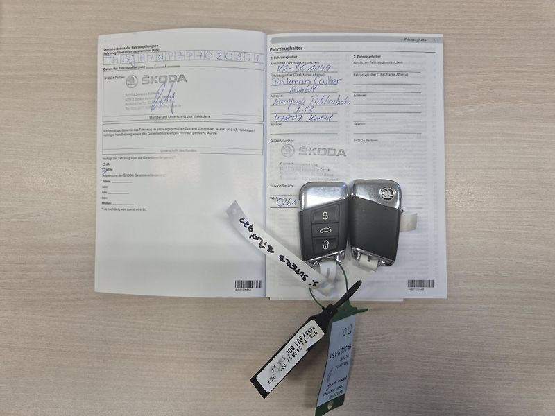 Škoda Superb Combi 2,0TDi DSG 110kw 17ALU - fotka 19 z 44