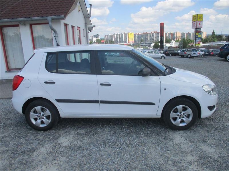 Škoda Fabia 1,2 TSi, klimatizace,serviska, - fotka 4 z 28