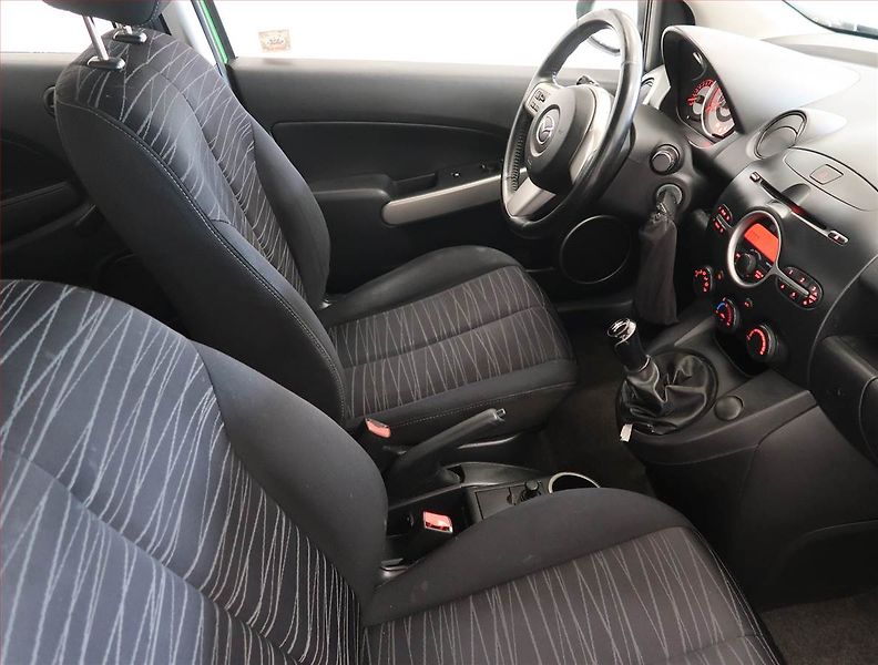 Mazda 2 (2008) 1.3 i, Klima, jezdí výborně - fotka 9 z 13