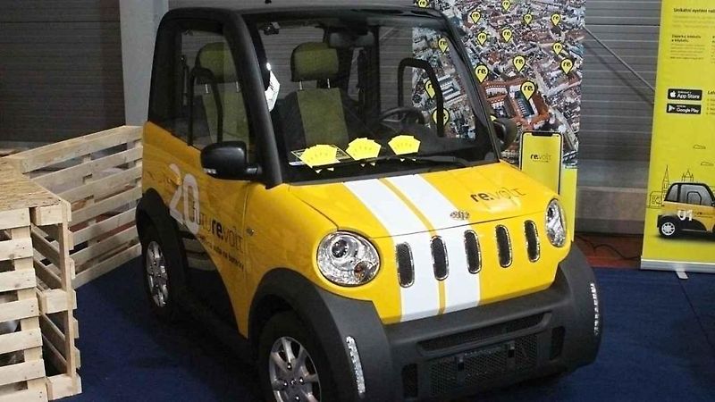 Zajímavě se jeví tento pic-up s vizáží Hummeru