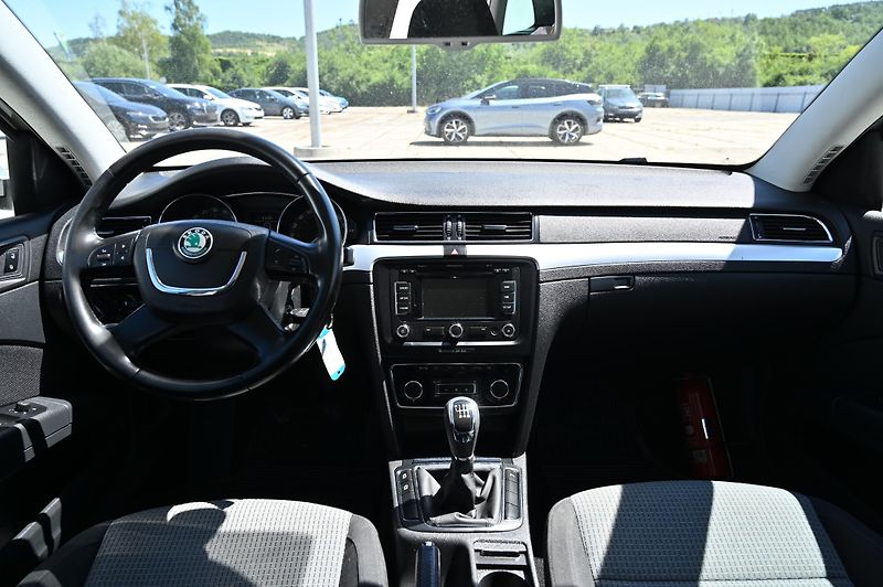 Škoda Superb 2.0TDI 103KW Ambition 9/2012 - fotka 11 z 38