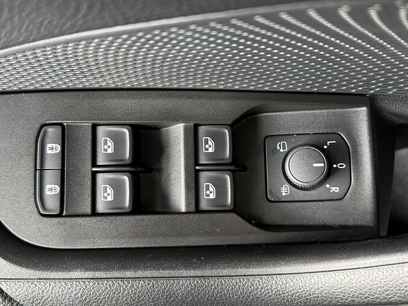 Škoda Octavia Combi DSG 2,0 TSi 195 kW RS - fotka 18 z 26