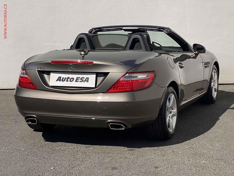Mercedes-Benz SLK (2012) 1.8 SLK200, AT, kůže, navi - fotka 4 z 15