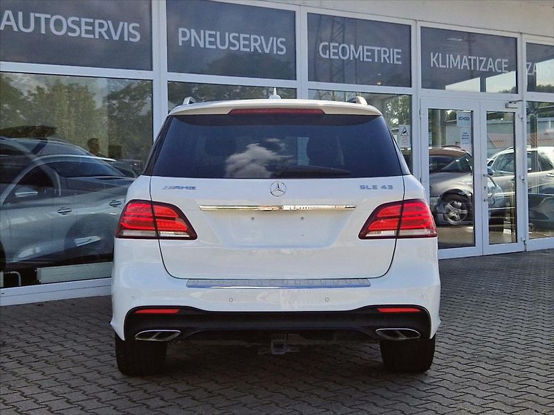 Mercedes-Benz GLE 3,0 i AMG 270kW 4MATIC PANORAM - fotka 10 z 50