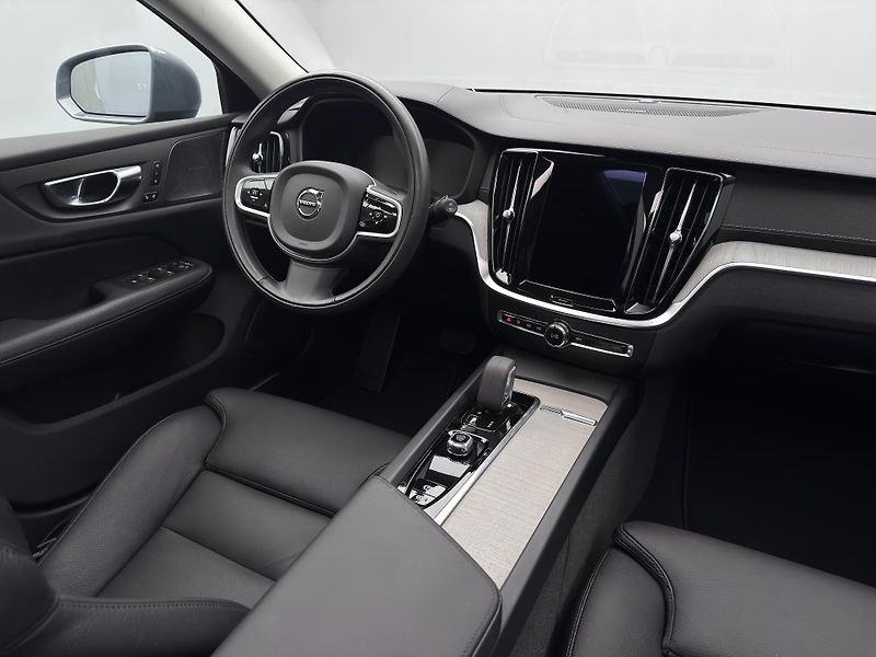 Volvo V60 CC MOMENTUM PRO AUT - fotka 26 z 48