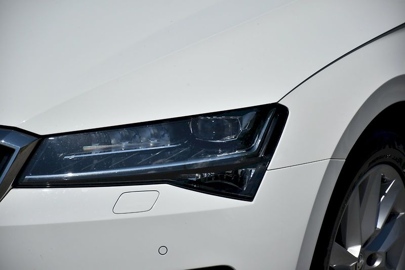 Škoda Superb (2019) Style 2.0 TDI 140kW DSG - fotka 33 z 34