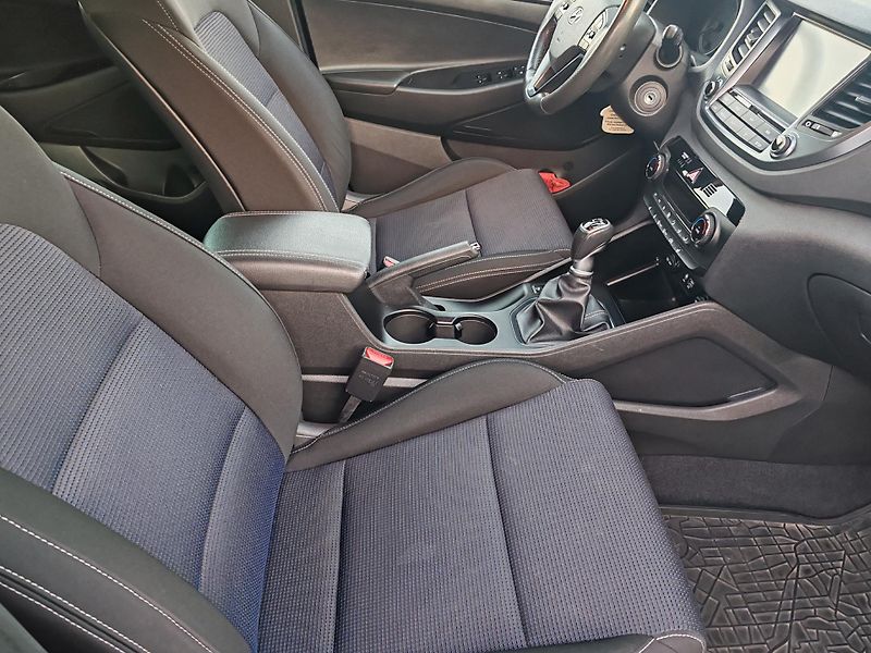 Hyundai Tucson 1.7 CRDi 1. májitel - fotka 19 z 24