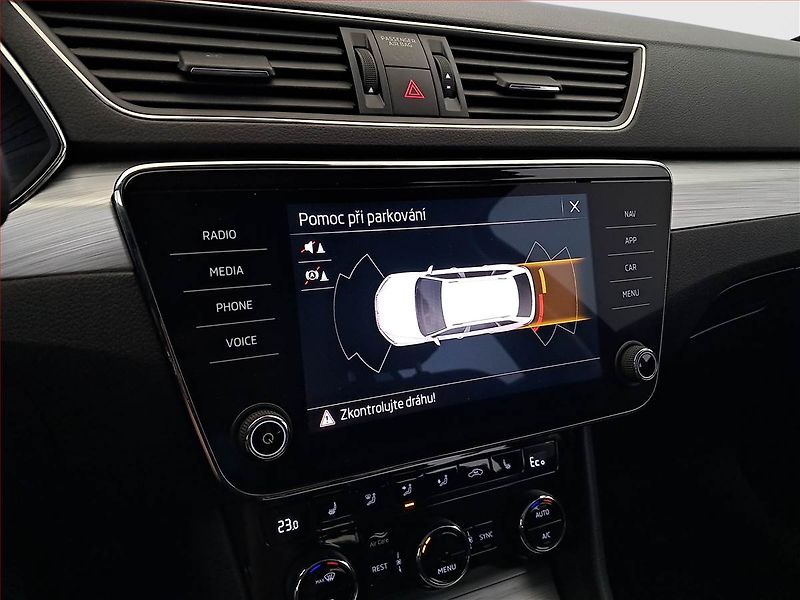 Škoda Superb (2023) Style iV 1.4 TSI PHEV - fotka 19 z 23