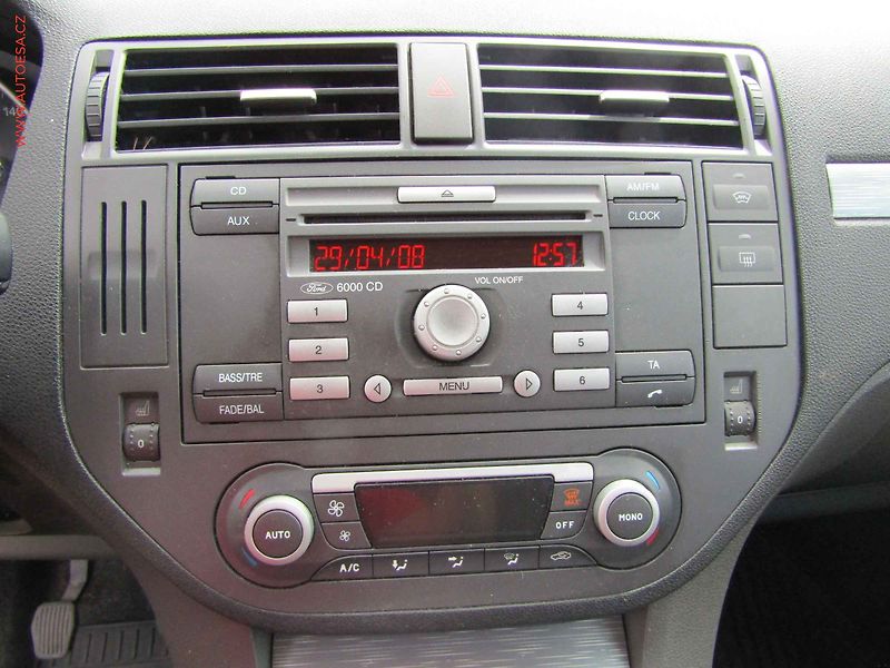 Ford C-MAX (2008) 1.6TDCi, ČR, autoAC - fotka 12 z 15