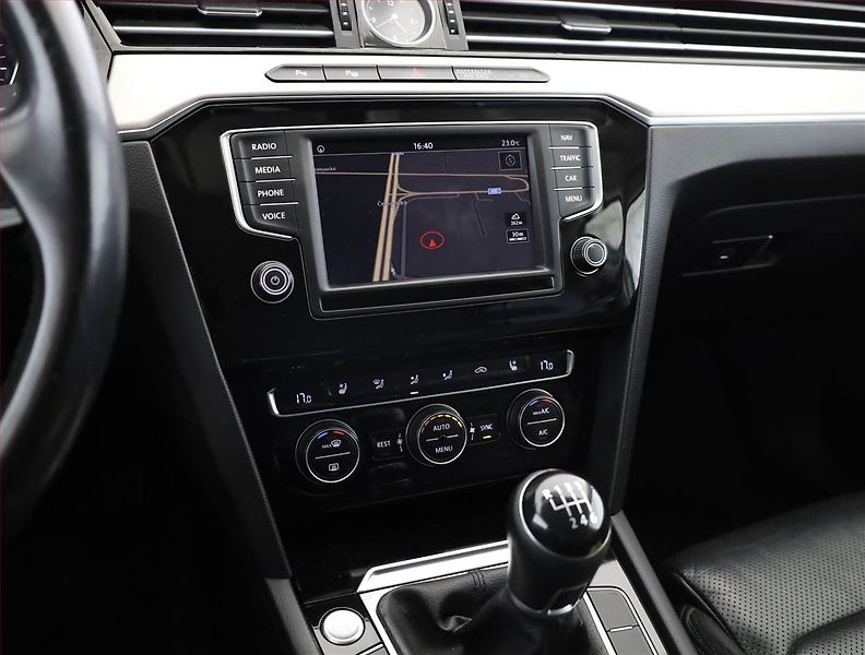 Volkswagen Passat (2016) 2.0 TDI, Kůže, Navi, Tempomat - fotka 10 z 17