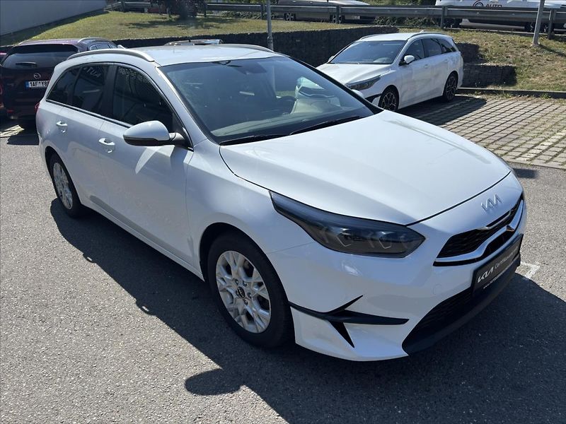 Kia Ceed 1,5 TGDi AT TOP ZÁRUKA ADAPTIV - fotka 7 z 40