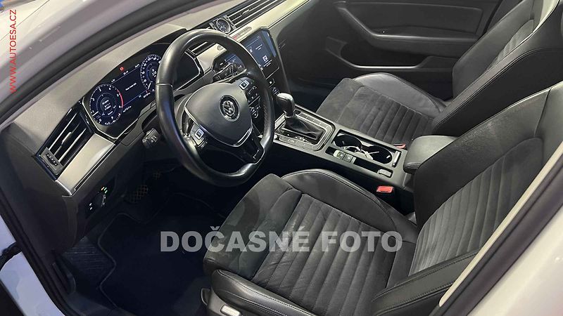Volkswagen Passat (2018) 2.0TDi, 1.maj,ČR - fotka 3 z 4
