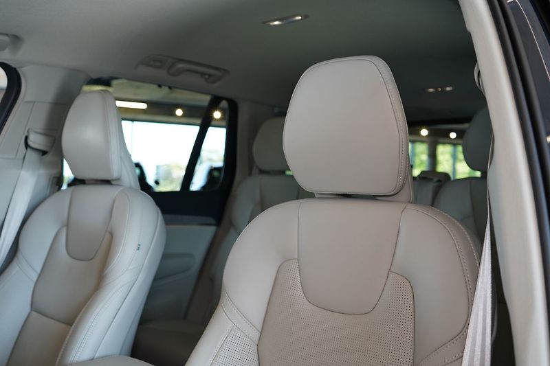 Volvo XC90 B5 PLUS AWD, Vzduch, Ventilace - fotka 17 z 47
