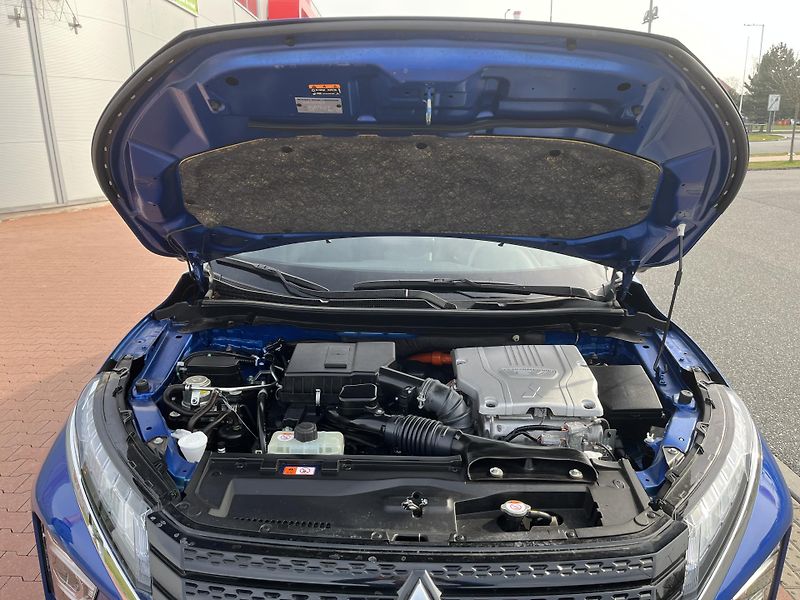 Mitsubishi Eclipse Cross 2.4 PHEV 4x4 - fotka 27 z 32