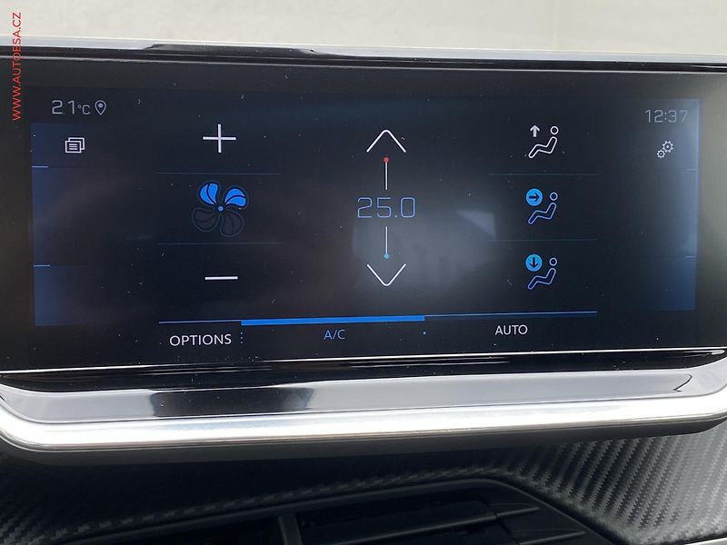 Peugeot 2008 (2020) 1.2PT, Allure, LED, navi - fotka 15 z 17