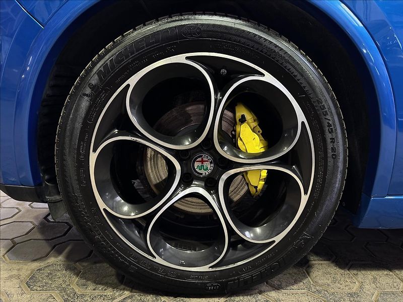 Alfa Romeo Stelvio 206kW Q4 VELOCE 2XALU - fotka 41 z 43