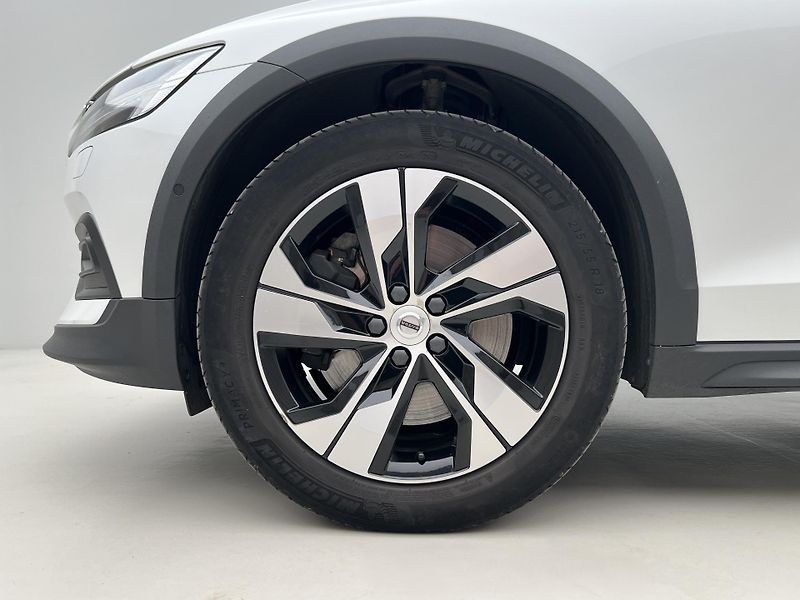 Volvo V60 CC B5 AWD PRO AUT - fotka 15 z 45