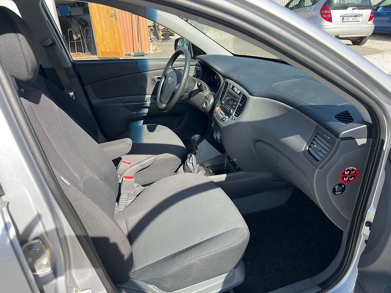Kia Rio 1.4 16V - fotka 12 z 16