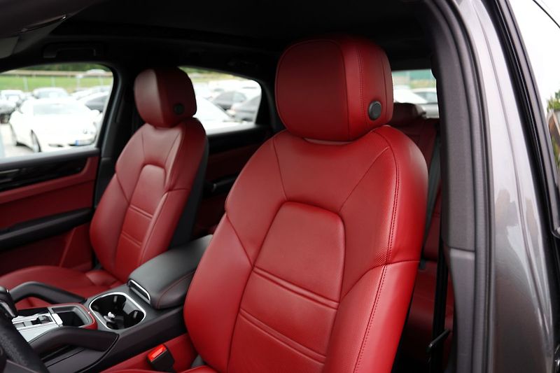 Porsche Cayenne 3.0 V6 Coupé/ČR/1.maj./340Ps - fotka 26 z 47