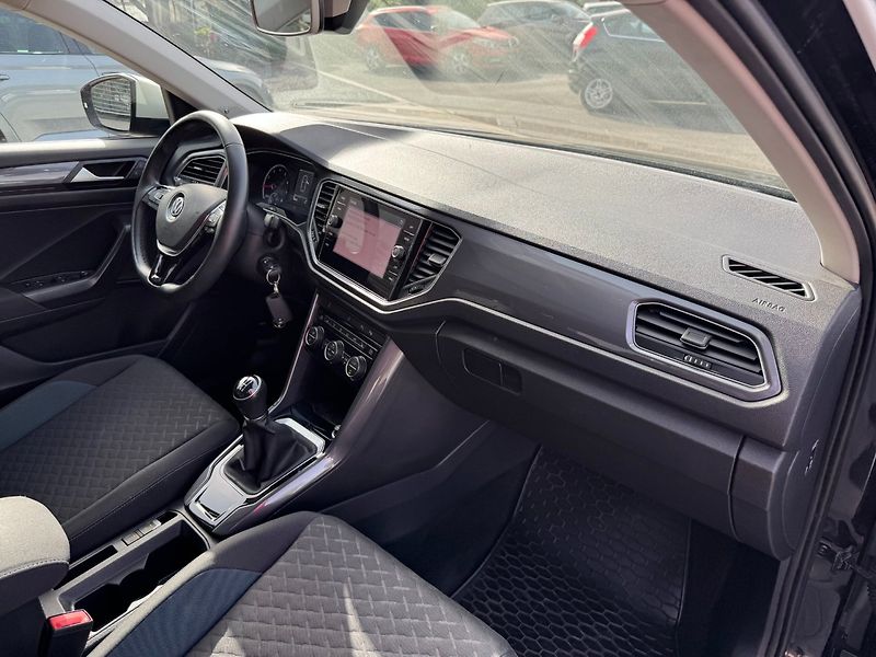 Volkswagen T-Roc (2019) IQ. DRIVE 1,5 TSI 110 KW - fotka 31 z 36