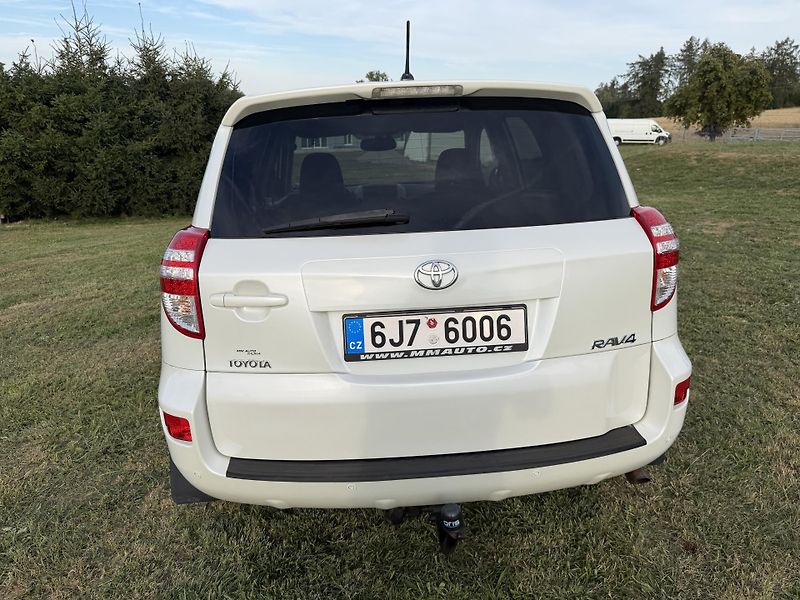 Toyota RAV4 2,0 VVTi  4x4  - fotka 9 z 29