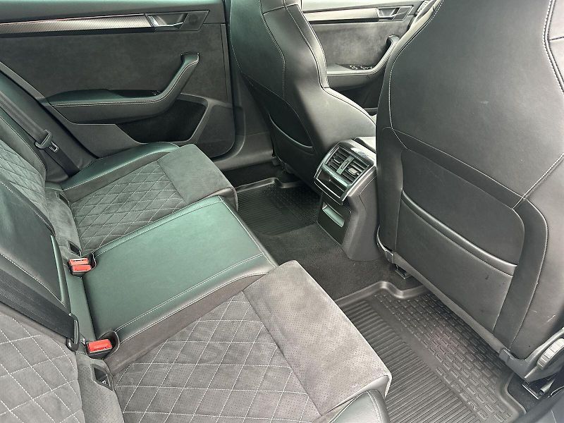 Škoda Superb (2021) 1.5 TSI Sportline - fotka 10 z 29